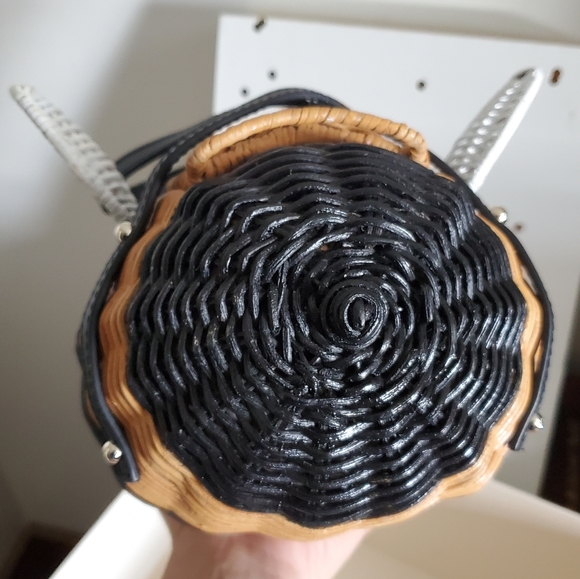 K♠️BUMBLE BEE WICKER PURSE - Picture 6 of 14